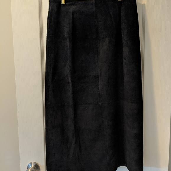 Vintage black suede skirt with snaps - Picture 2 of 8